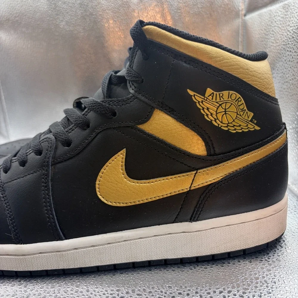 Size 11.5 Nike Air Jordan 1 Black Metallic Gold White Mens Shoes DQ8426-071